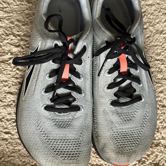 Altra Escalante 2.0 women’s size 10.5 mens size 9 running shoes. - Picture 2 of 5